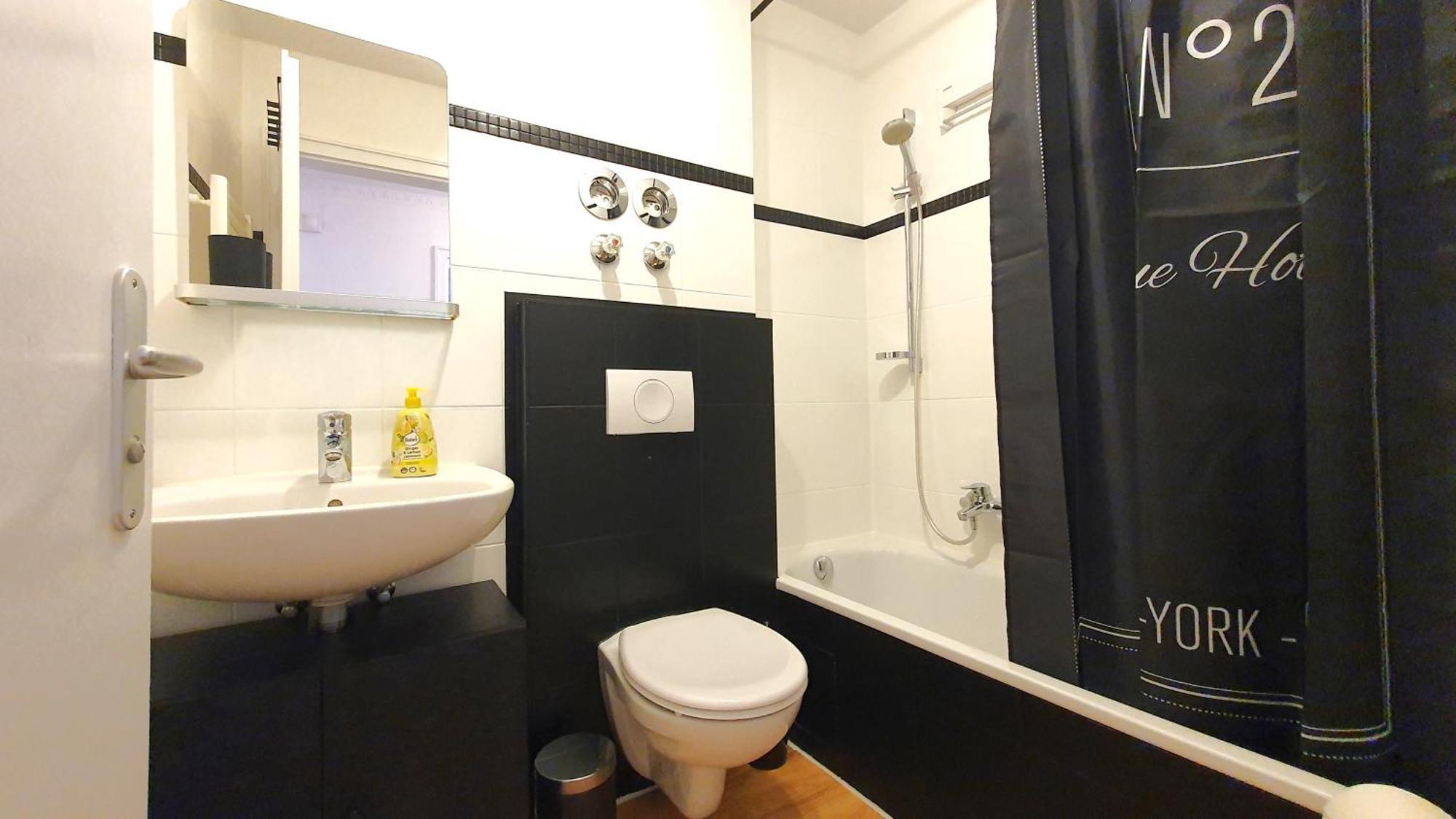 Stylish 5 Min From Station Apartment *